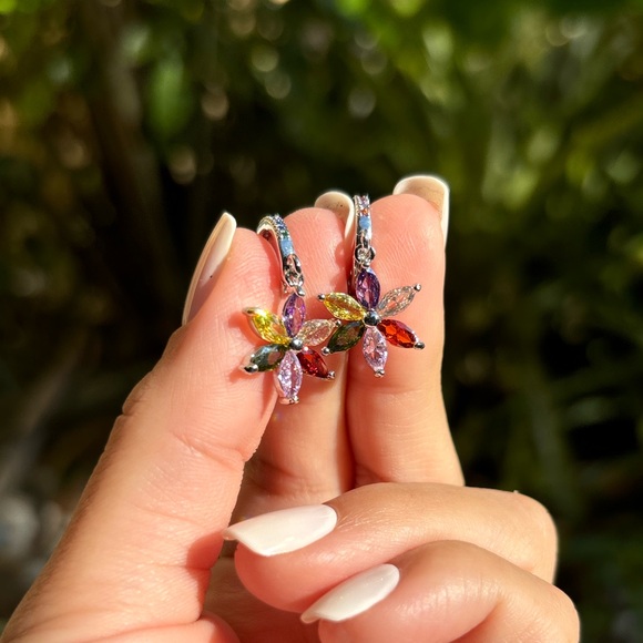 Jewelry - Multicolor Floral Drop Earrings